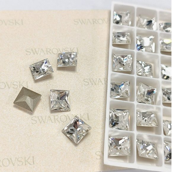 Swarovski 4428 crystal XILION Square 001white