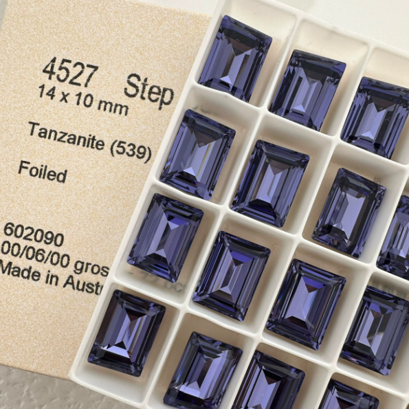 Swarovski 4527 crystal Step Cut Fancy Stone 539 Tanzanite (14x10mm)