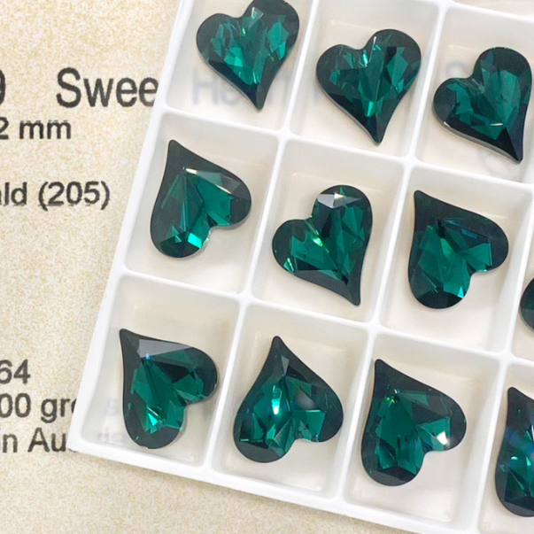 Swarovski 4809 crystal Sweet heart Fancy Stone 205Emerald （13x12mm）